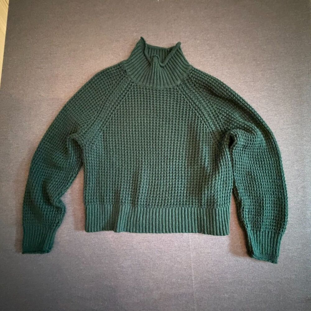 American Eagle Green Waffle Knit Mock Neck Cropped Sweater Small - Picture 3 of 6